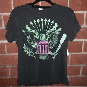 MADEWORN ROCK *NWT* Ramones Graphic Rock Tee XS